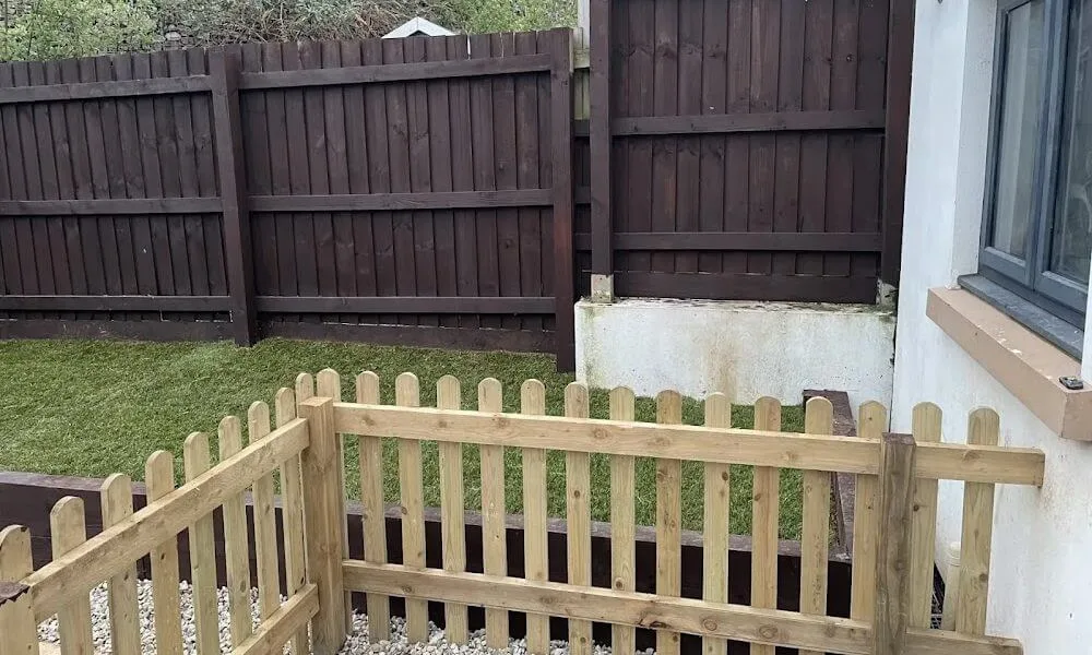 Bain’s Landscaping & Fencing LTD